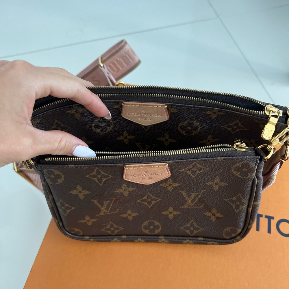 Louis Vuitton Pouchette Pink 100% authentic SOLD!